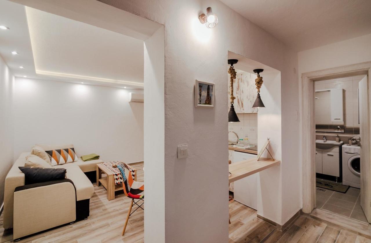Garden Apartment *