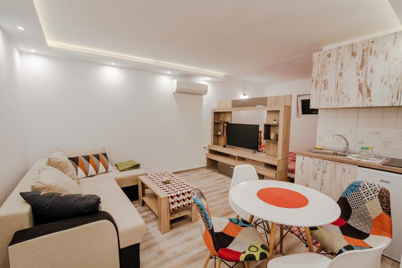 Garden Apartment *