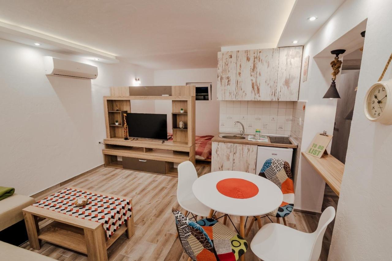 Garden Apartment *